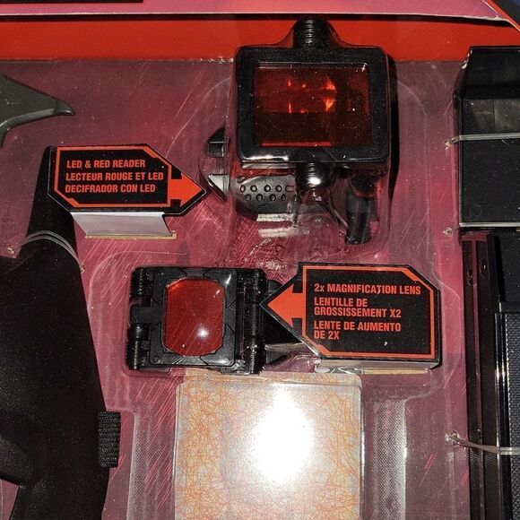 NEW DC Comics The Batman Magnification Lens LED Red Reader Detective Kit Toy - Picture 3 of 6
